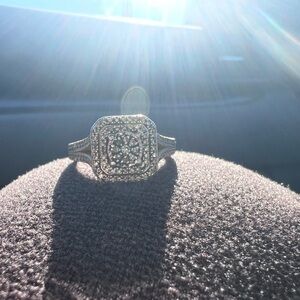 Elegant Silver Ring with Intricate Detailing